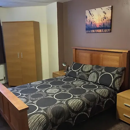 Brookfield 3* Leeds (West Yorkshire)